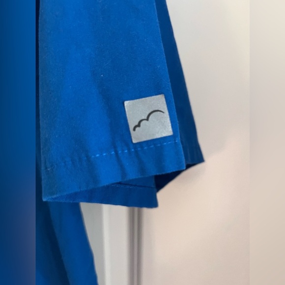 Butter soft scrub top , size large - Picture 2 of 4